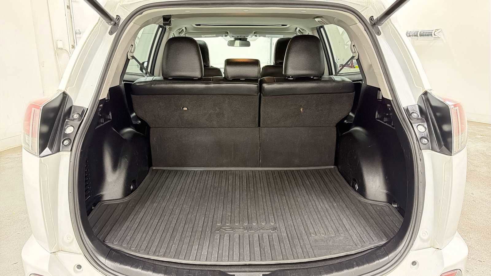 Thumbnail: 2017 Toyota RAV4 - 27