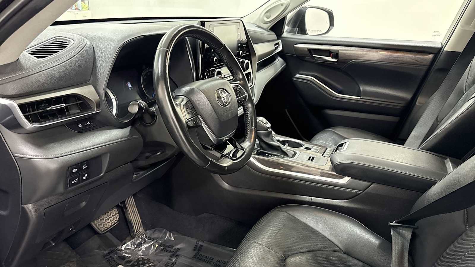 Thumbnail: 2021 Toyota Highlander - 12