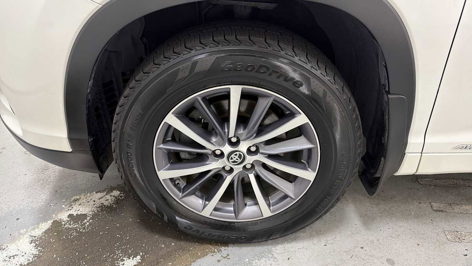 Thumbnail: 2017 Toyota Highlander - 10