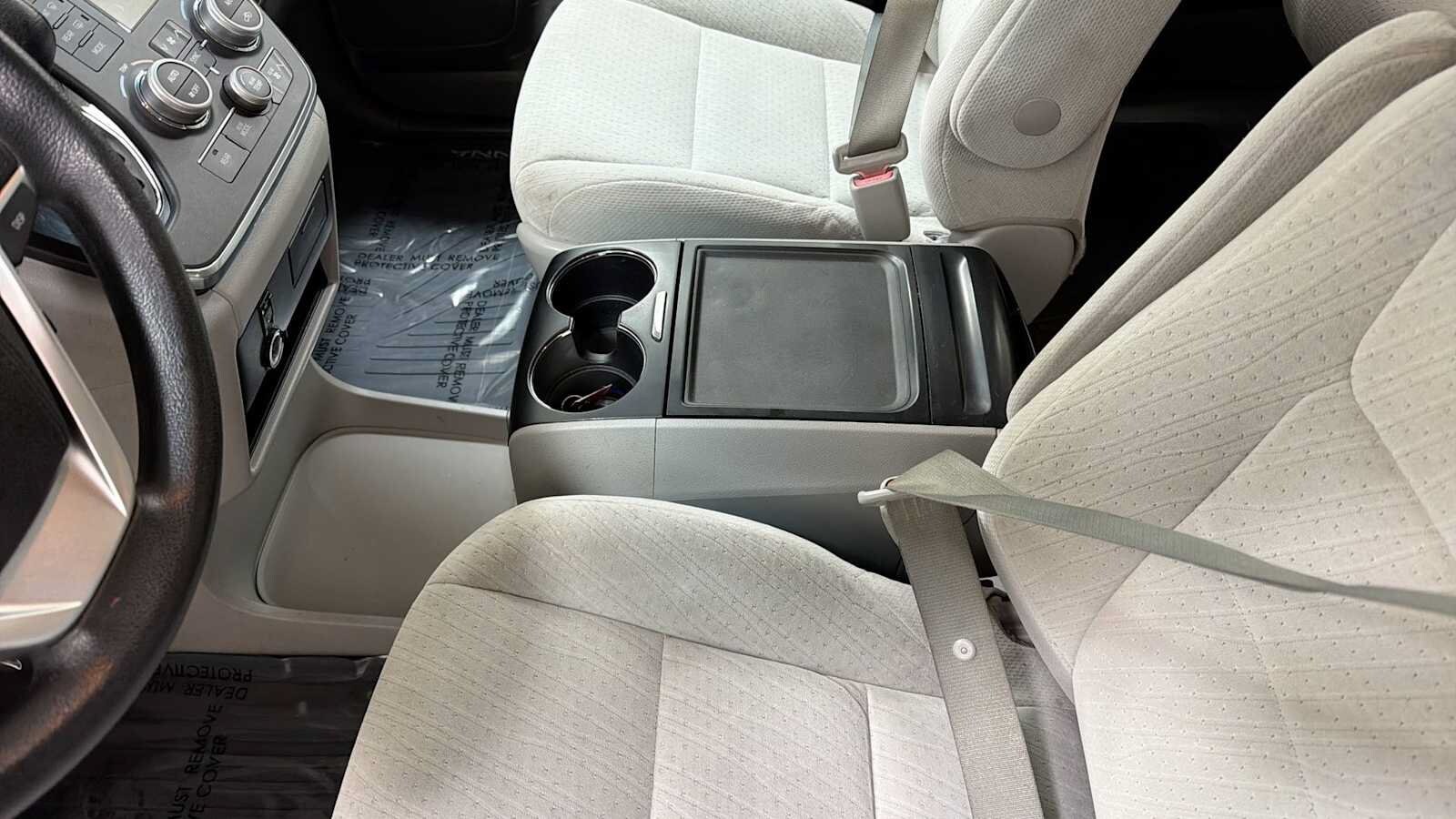 Thumbnail: 2015 Toyota Sienna - 21