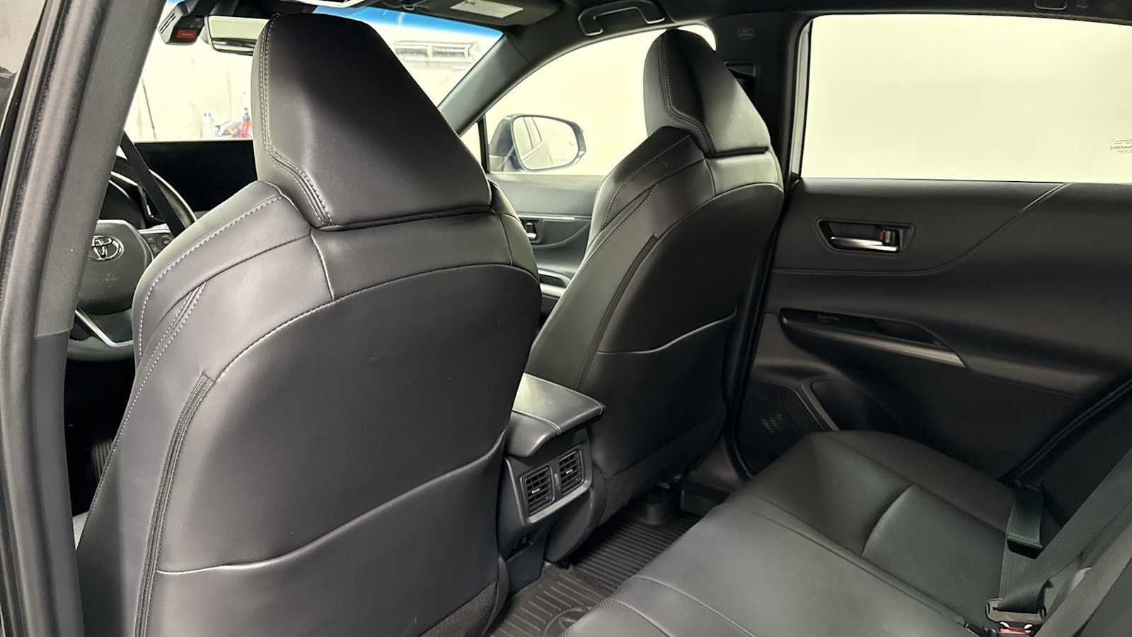 Thumbnail: 2022 Toyota Venza - 25