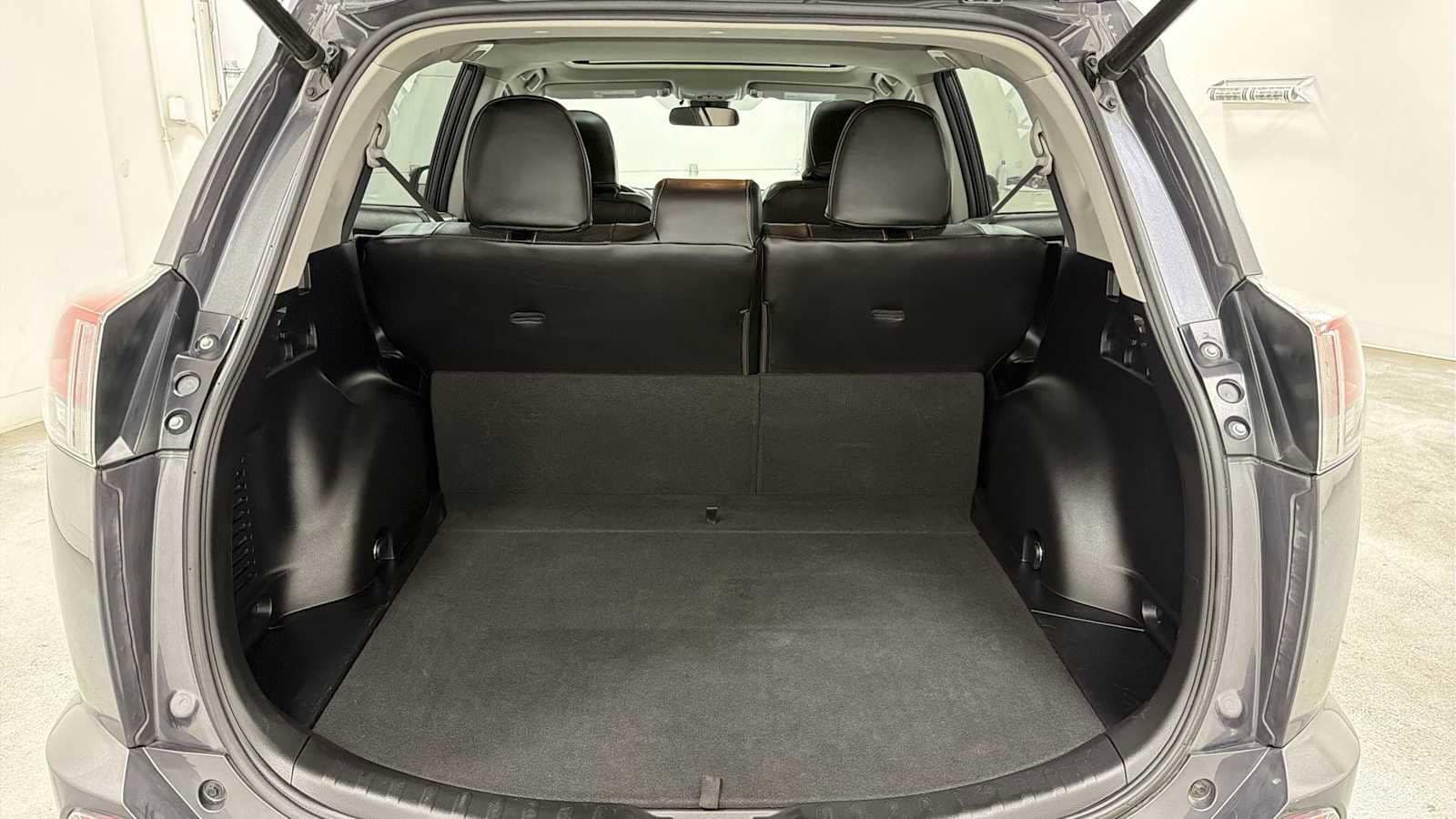 Thumbnail: 2017 Toyota RAV4 - 28