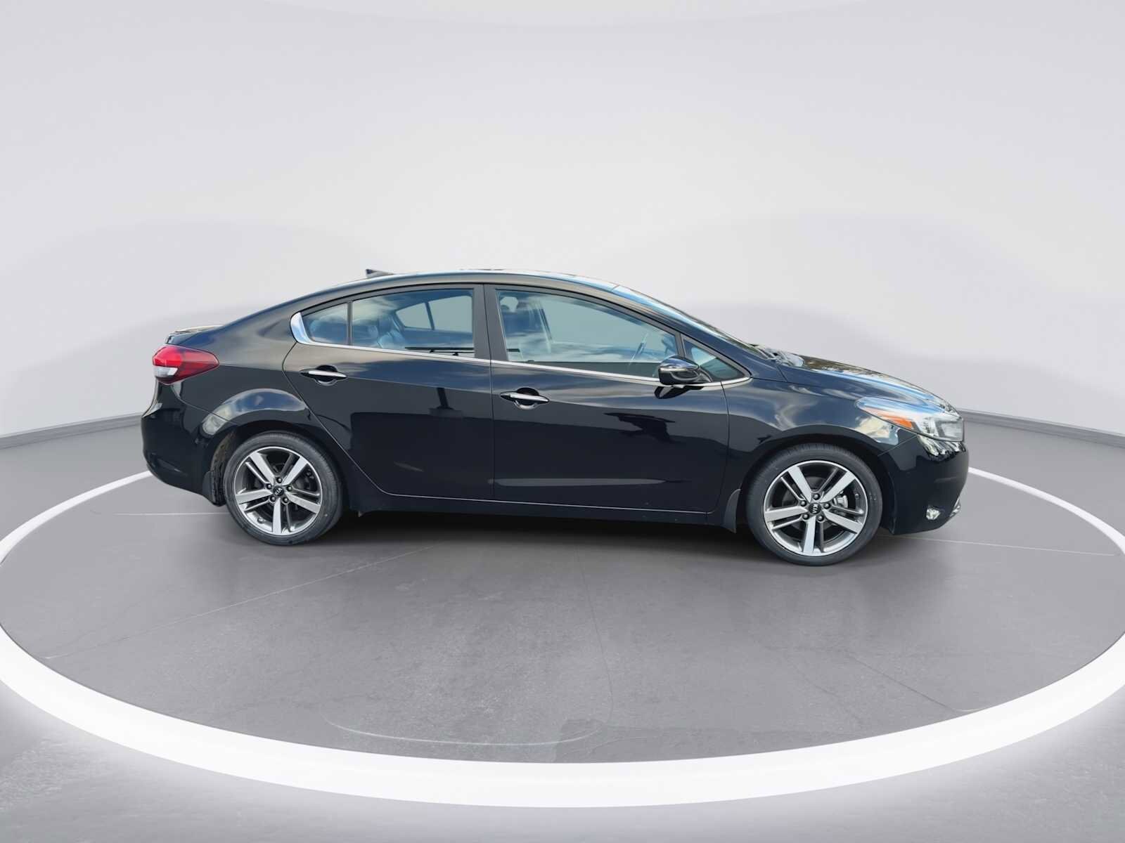 Thumbnail: 2017 Kia Forte - 9