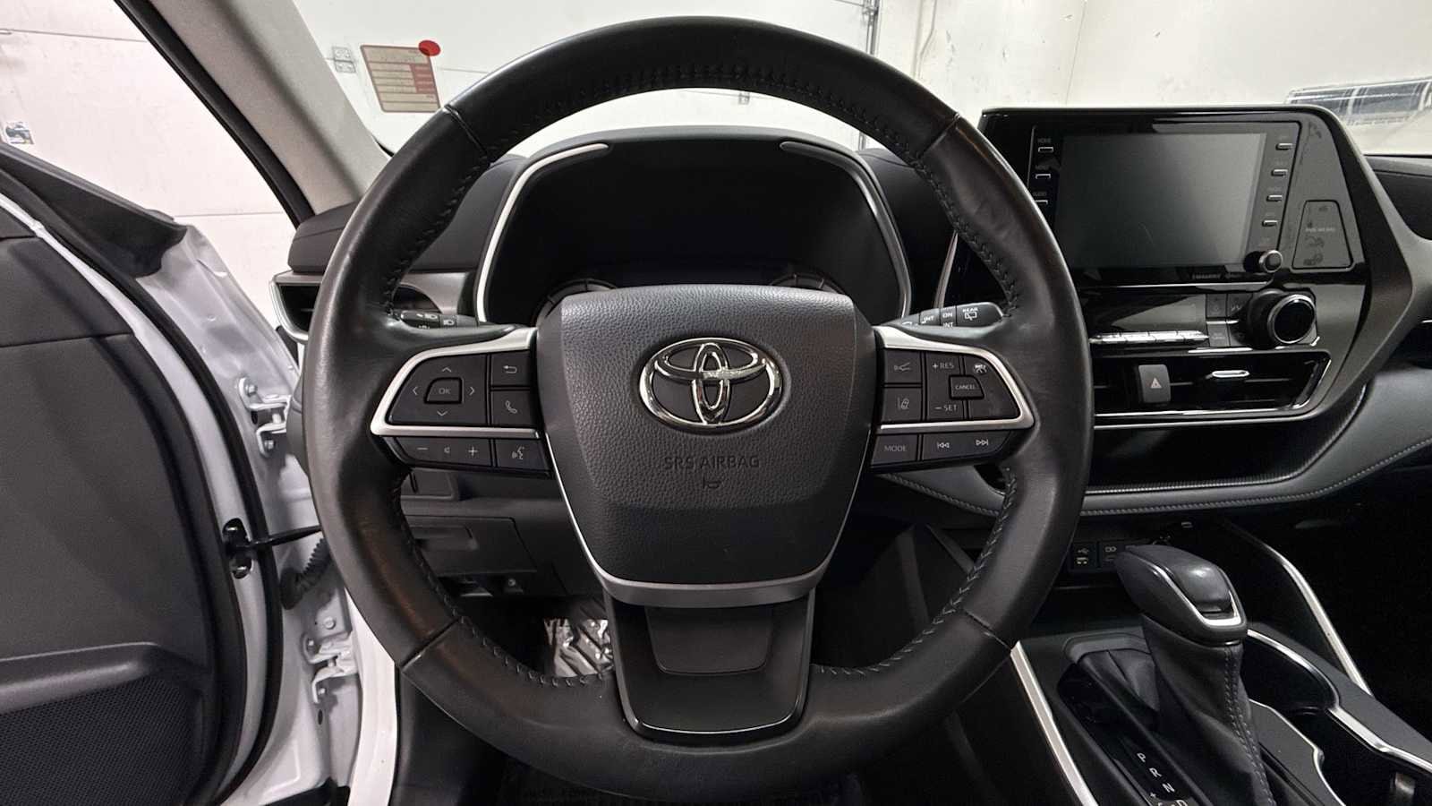 Thumbnail: 2022 Toyota Highlander - 16