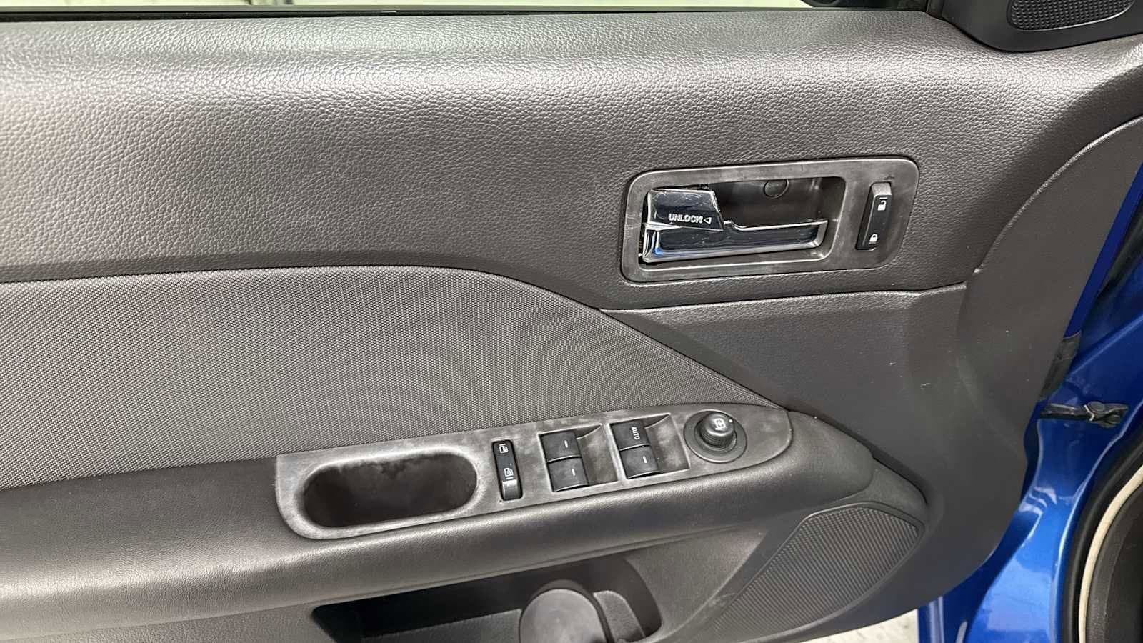 Thumbnail: 2011 Ford Fusion - 15