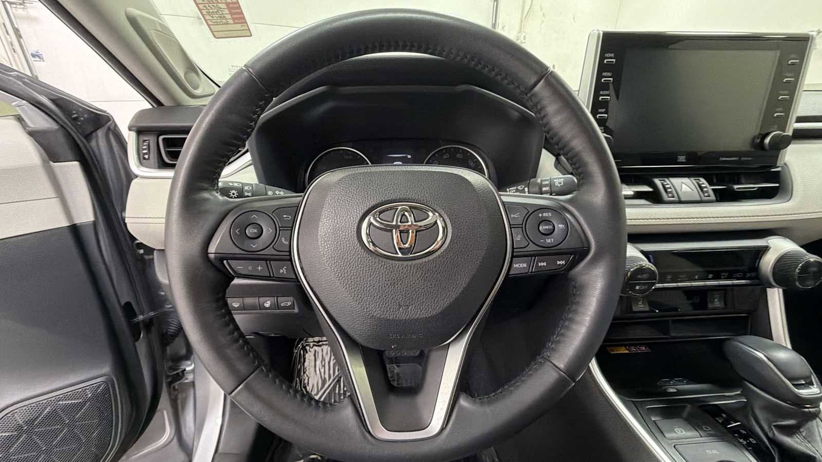 Thumbnail: 2022 Toyota RAV4 - 16