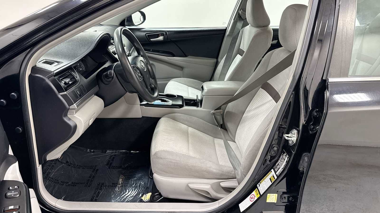 2014 Toyota Camry LE 13