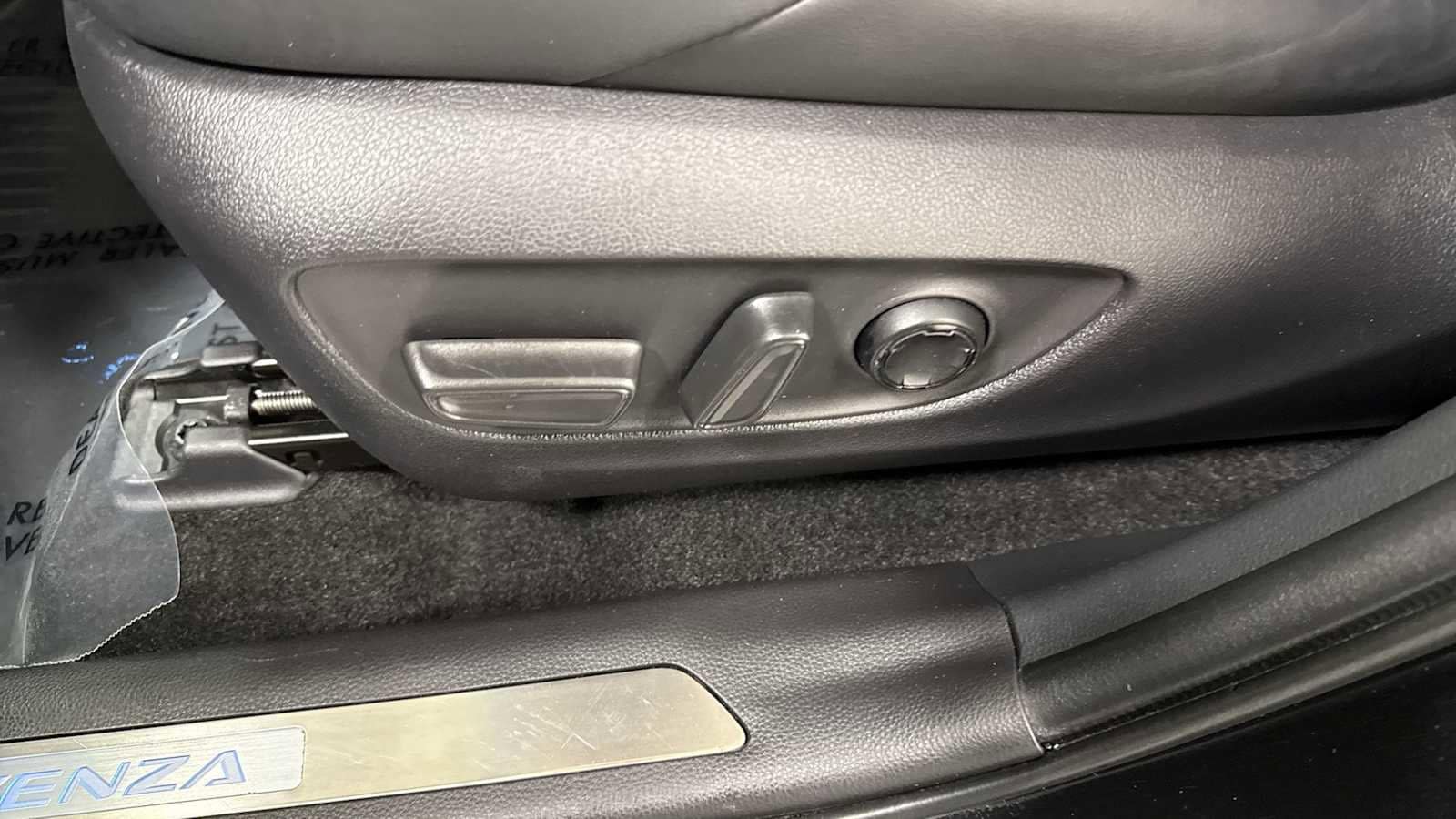 Thumbnail: 2023 Toyota Venza - 14