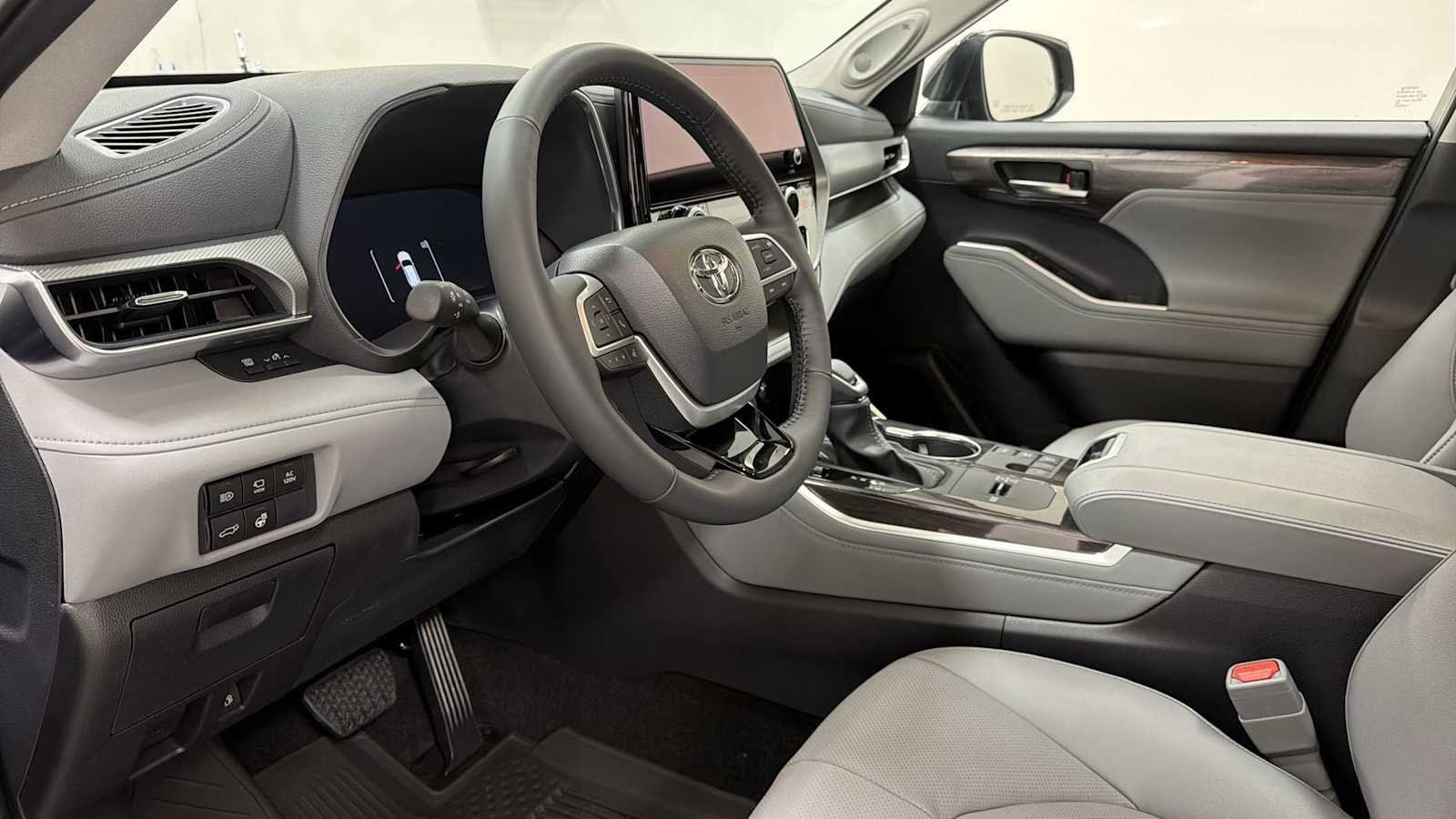 Thumbnail: 2026 Toyota Highlander - 12