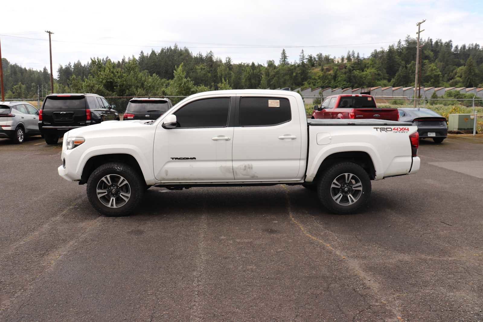 Thumbnail: 2019 Toyota Tacoma - 8