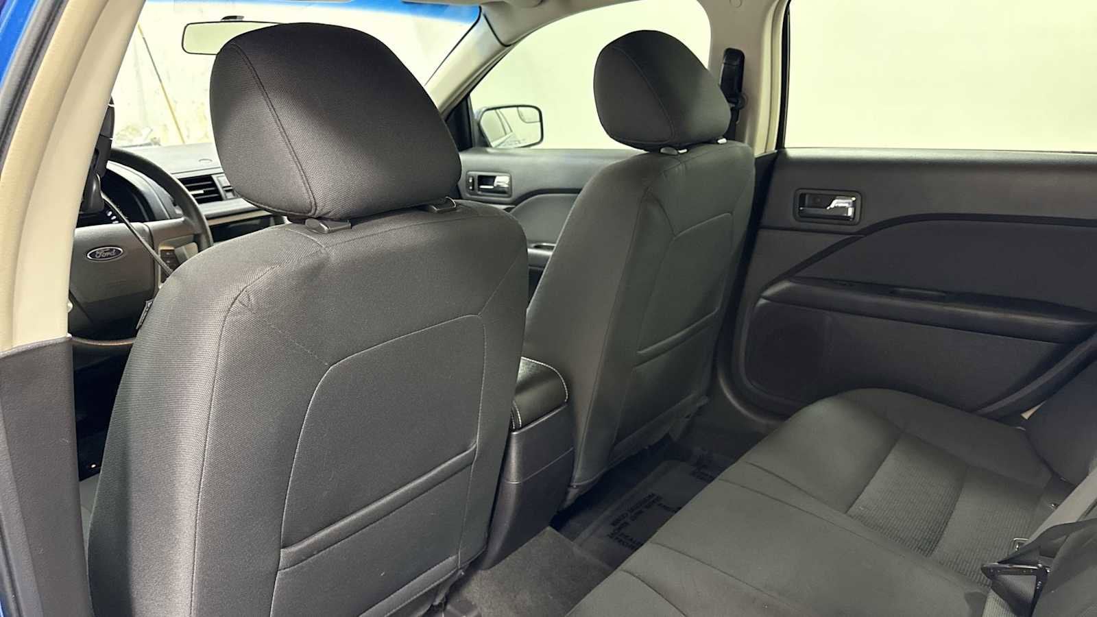 Thumbnail: 2011 Ford Fusion - 23