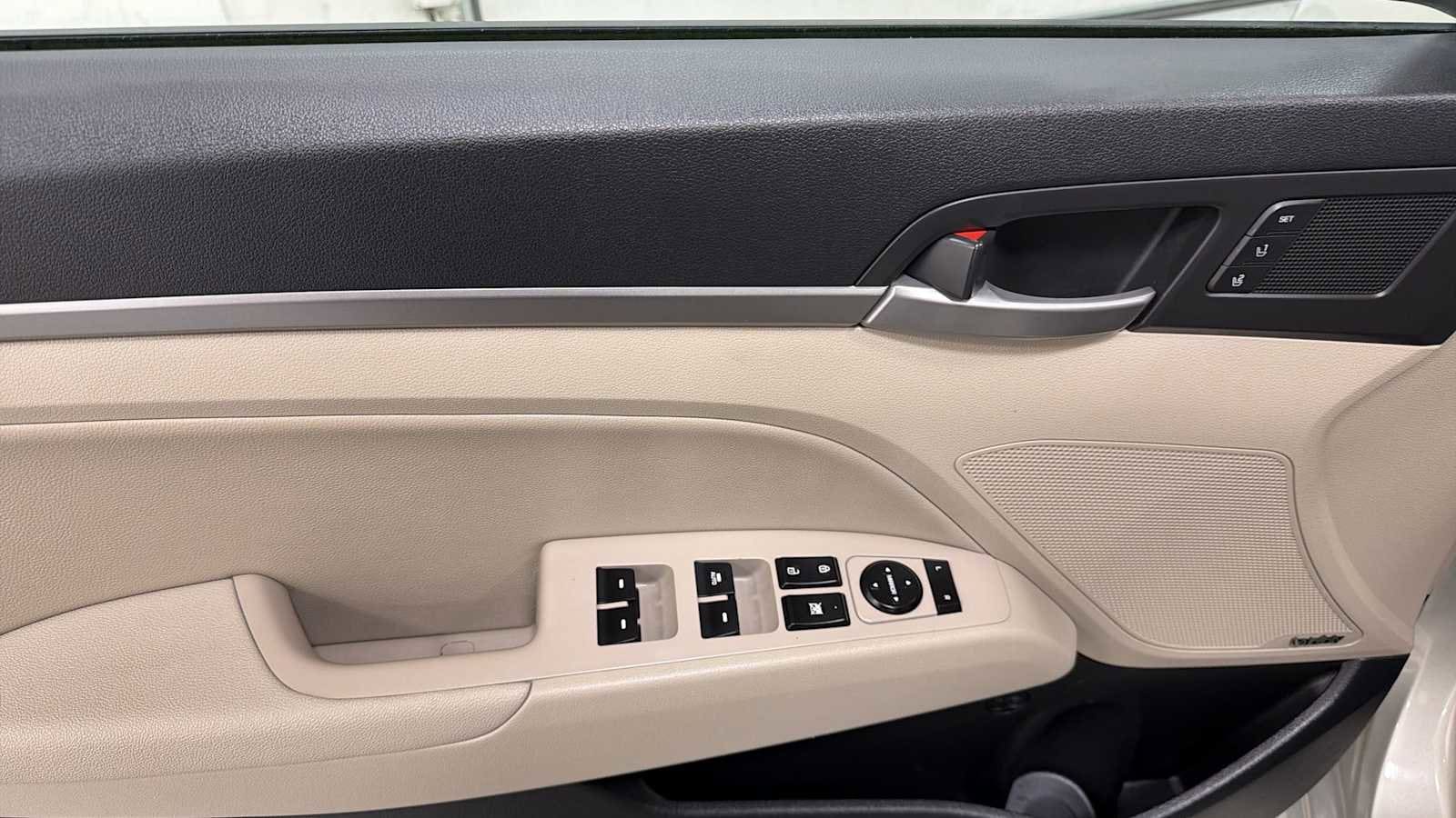 Thumbnail: 2018 Hyundai Elantra - 15