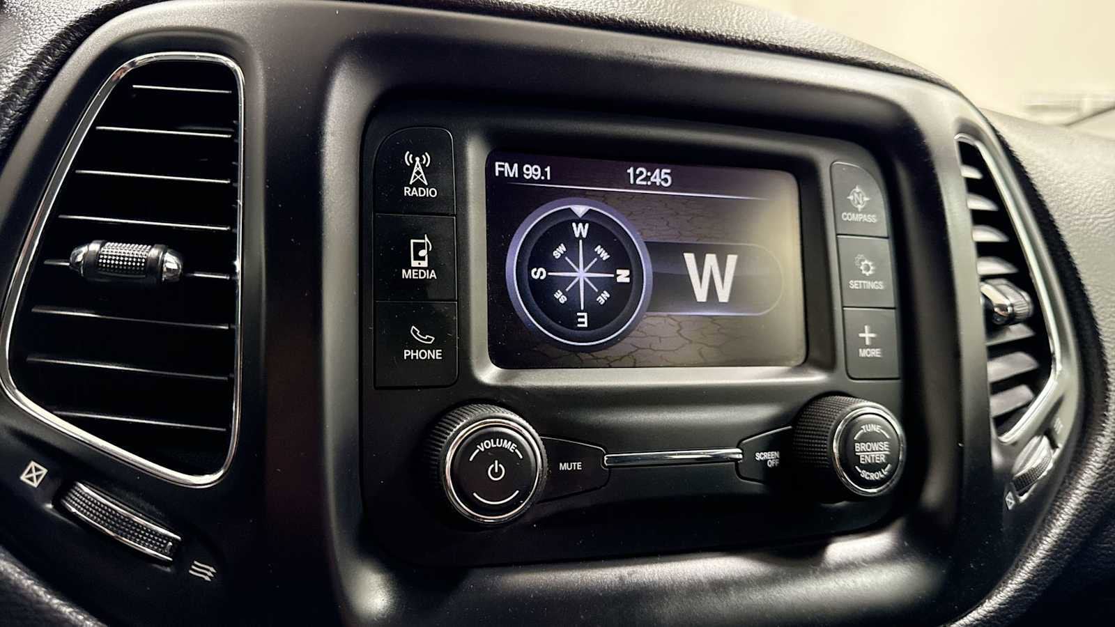 Thumbnail: 2018 Jeep Compass - 20