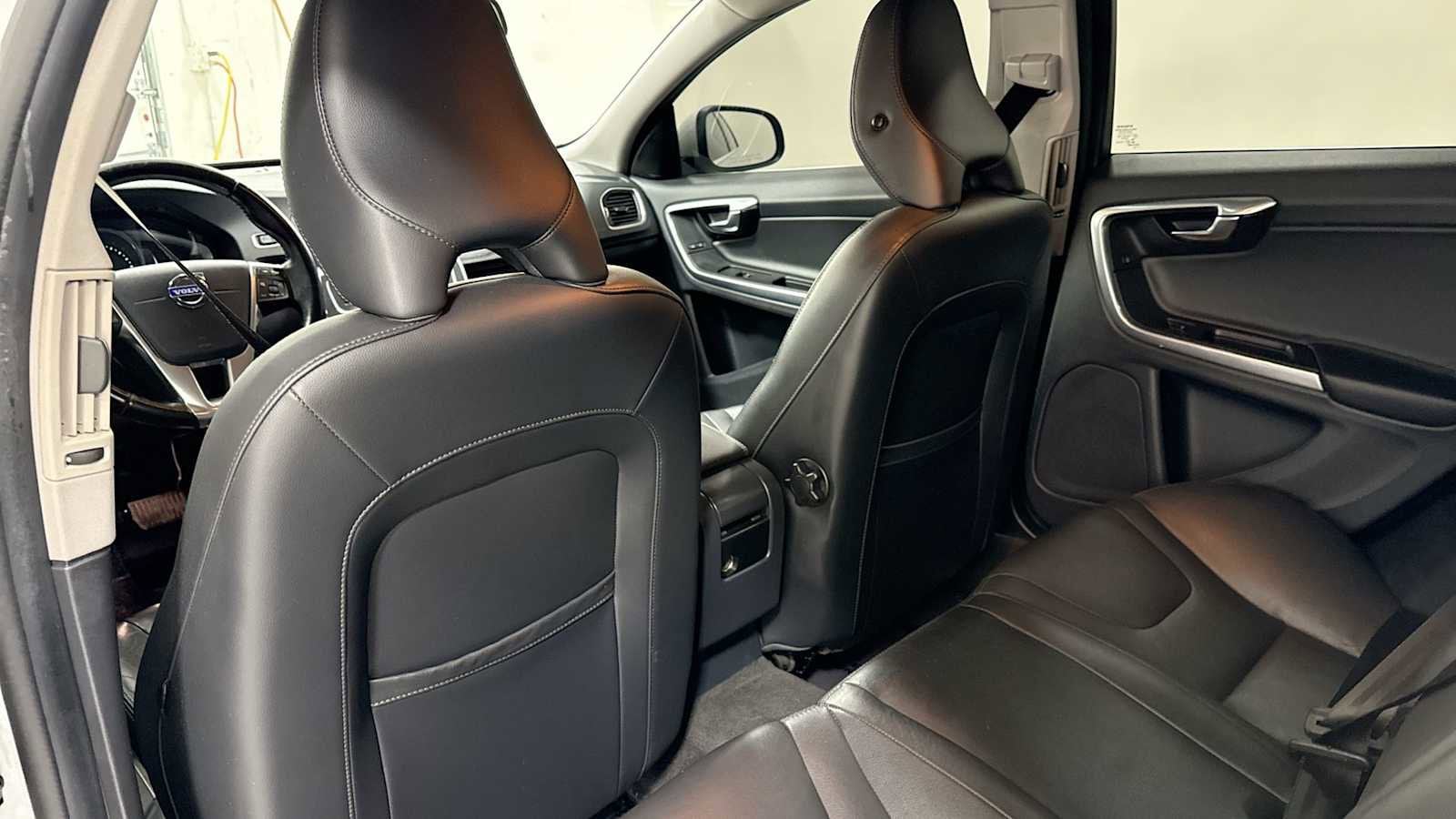 Thumbnail: 2015 Volvo S60 - 24