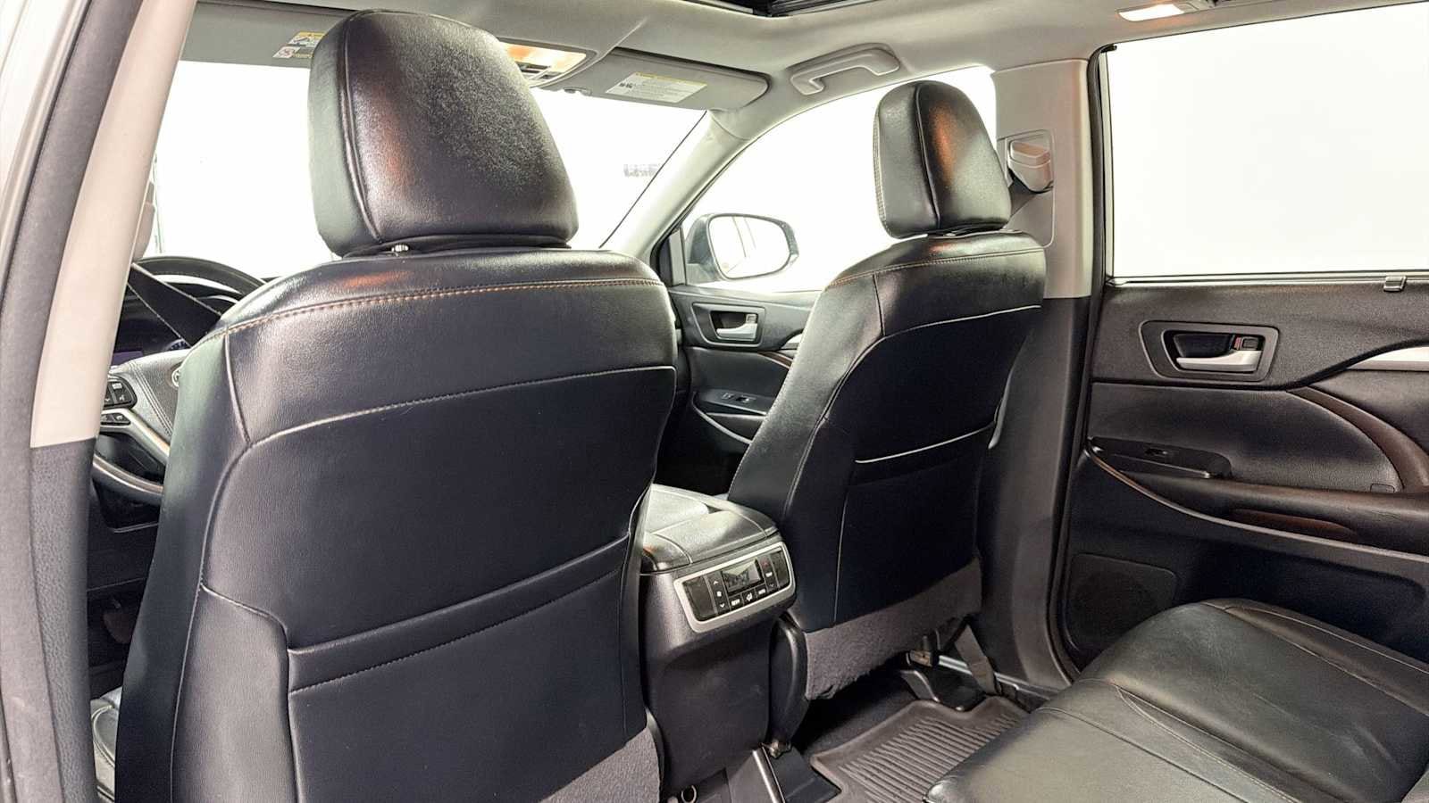 Thumbnail: 2016 Toyota Highlander - 27
