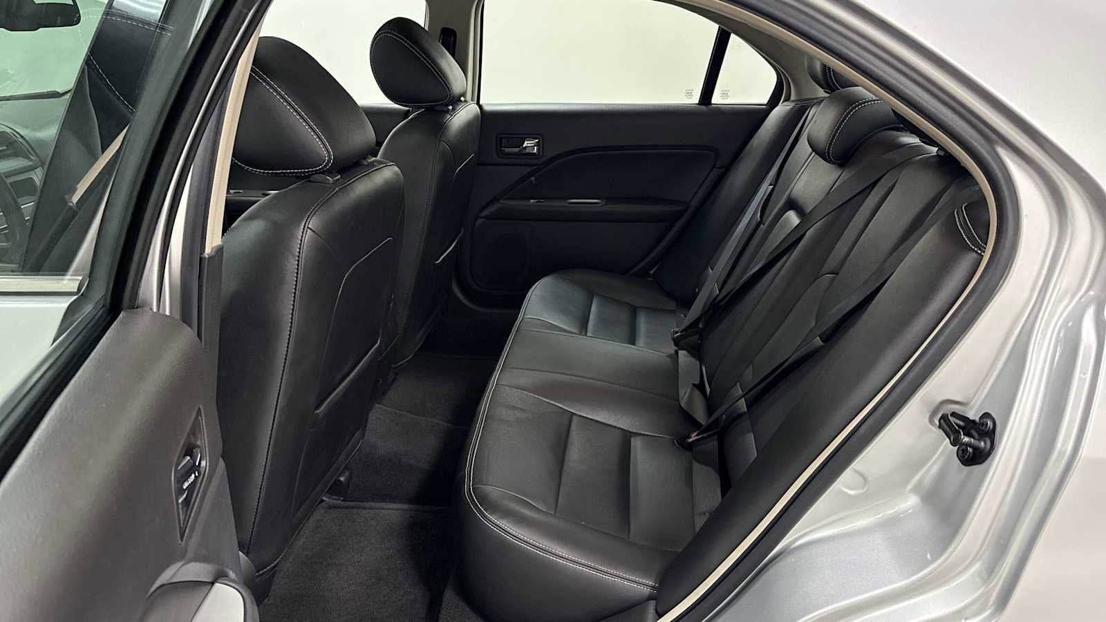 Thumbnail: 2011 Ford Fusion - 23