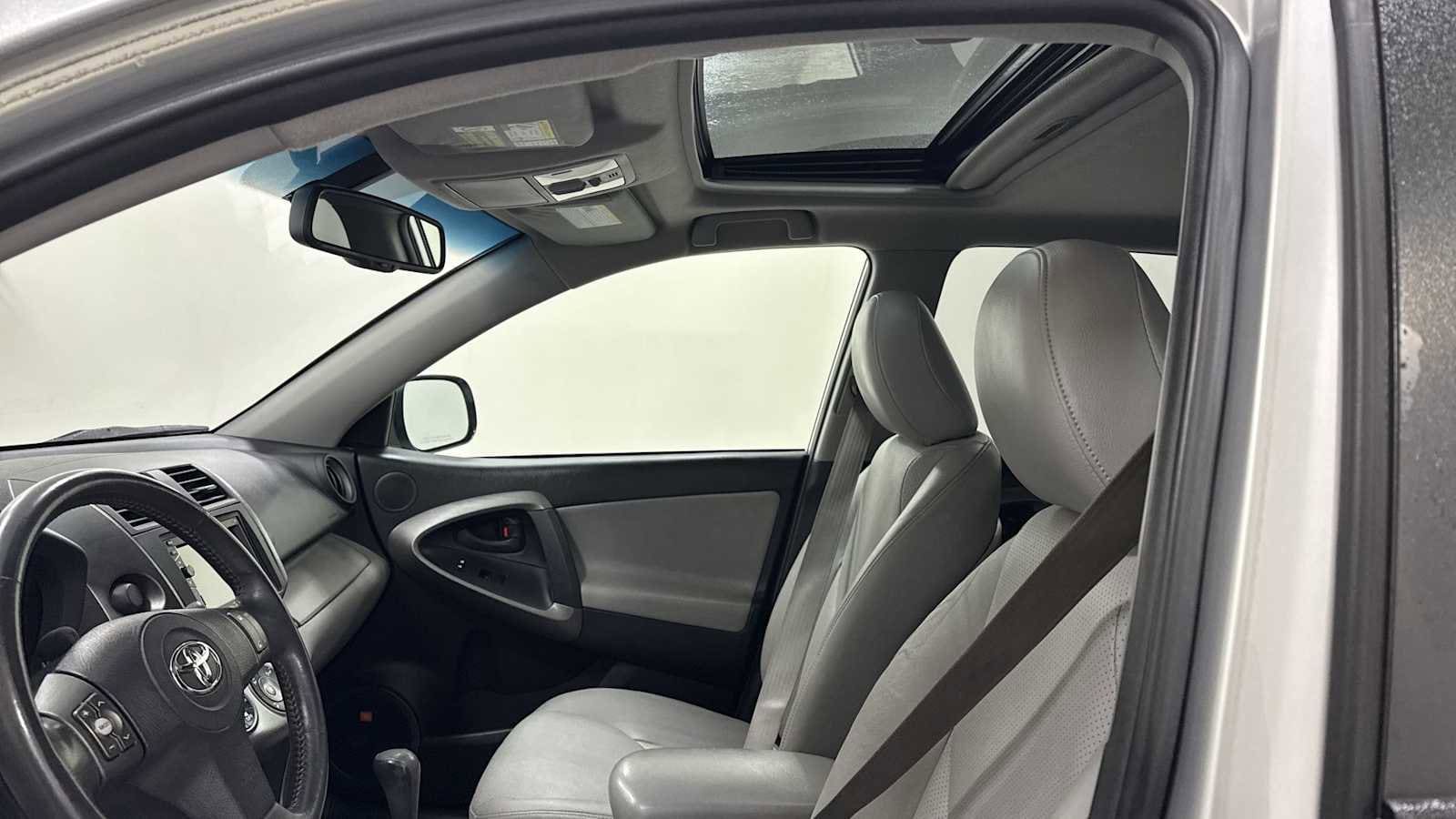 Thumbnail: 2009 Toyota RAV4 - 23