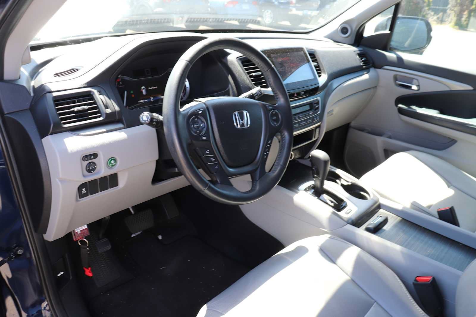 Thumbnail: 2018 Honda Pilot - 10