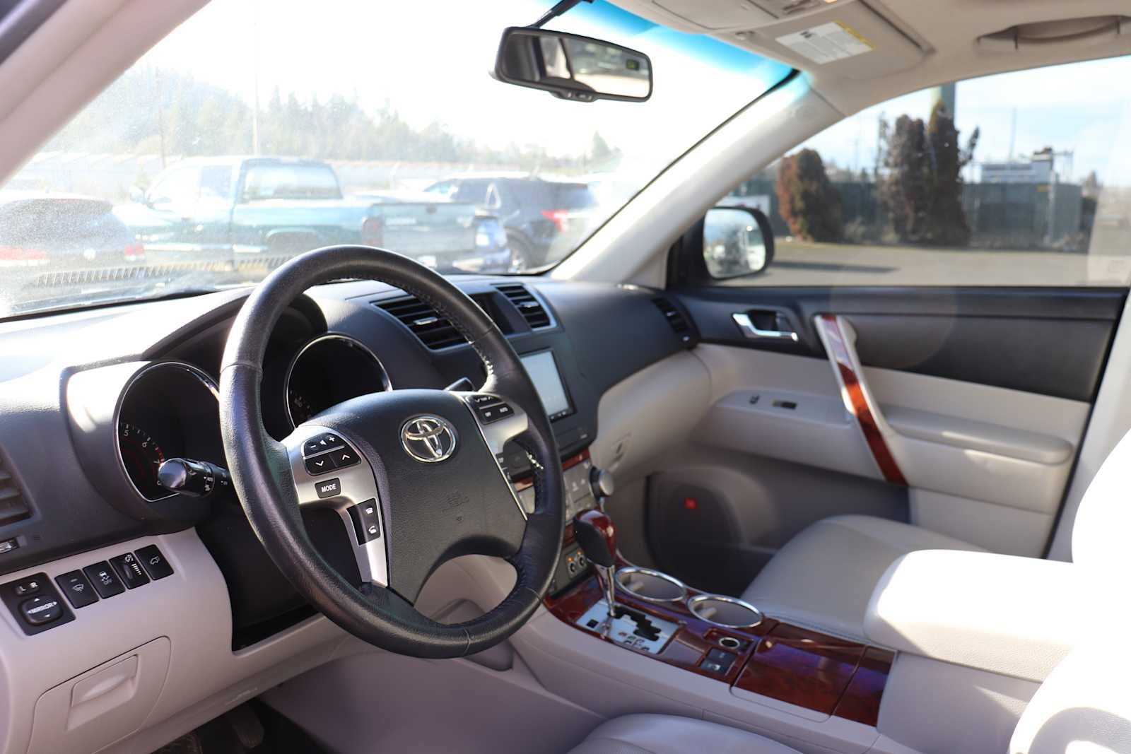 Thumbnail: 2012 Toyota Highlander - 10