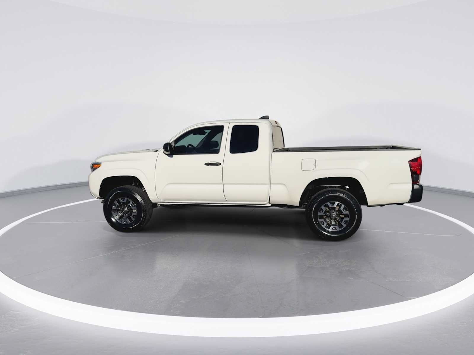 Thumbnail: 2022 Toyota Tacoma - 5