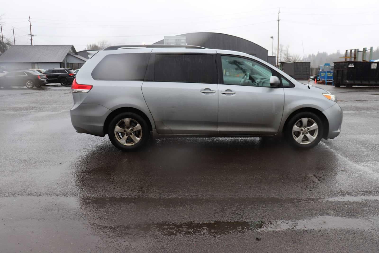 Thumbnail: 2012 Toyota Sienna - 4