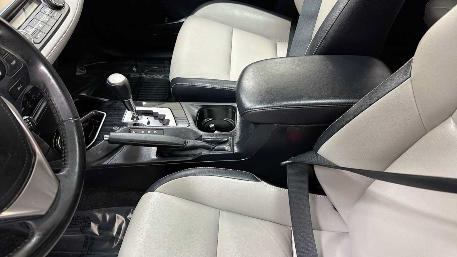 Thumbnail: 2018 Toyota RAV4 - 23