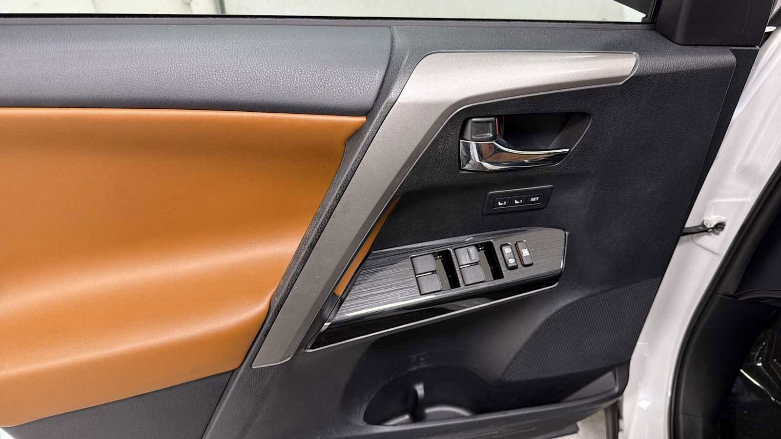 Thumbnail: 2018 Toyota RAV4 - 15