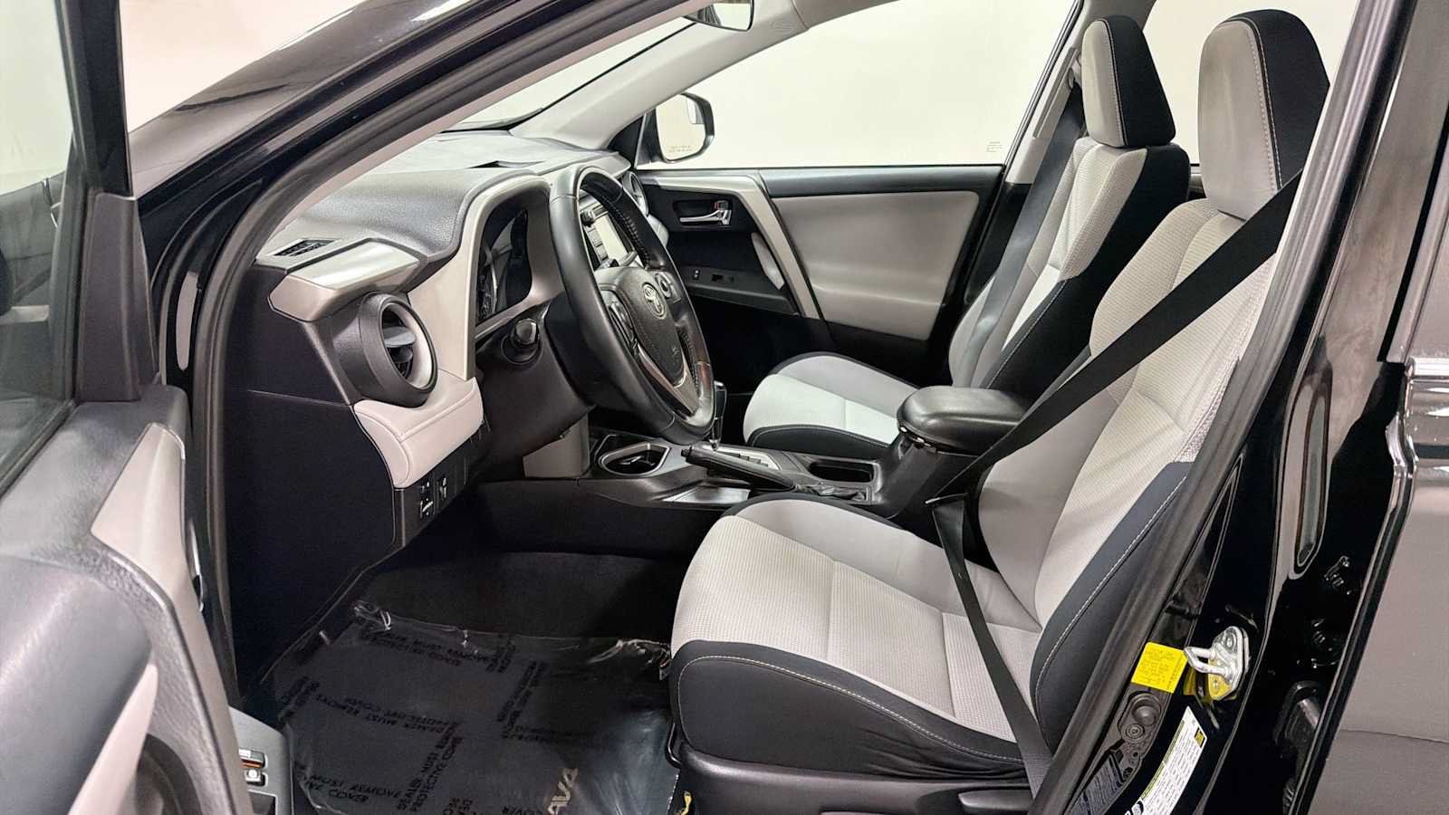 Thumbnail: 2016 Toyota RAV4 - 12