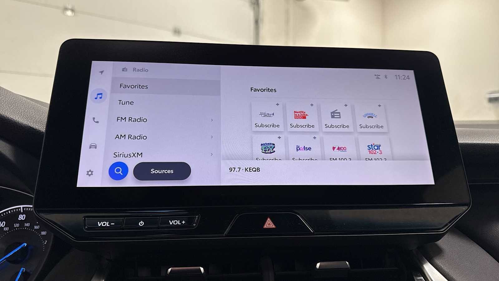 Thumbnail: 2023 Toyota Venza - 18