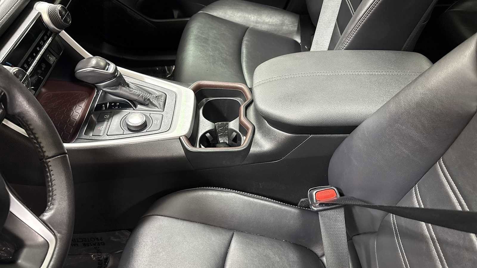 Thumbnail: 2021 Toyota RAV4 - 23