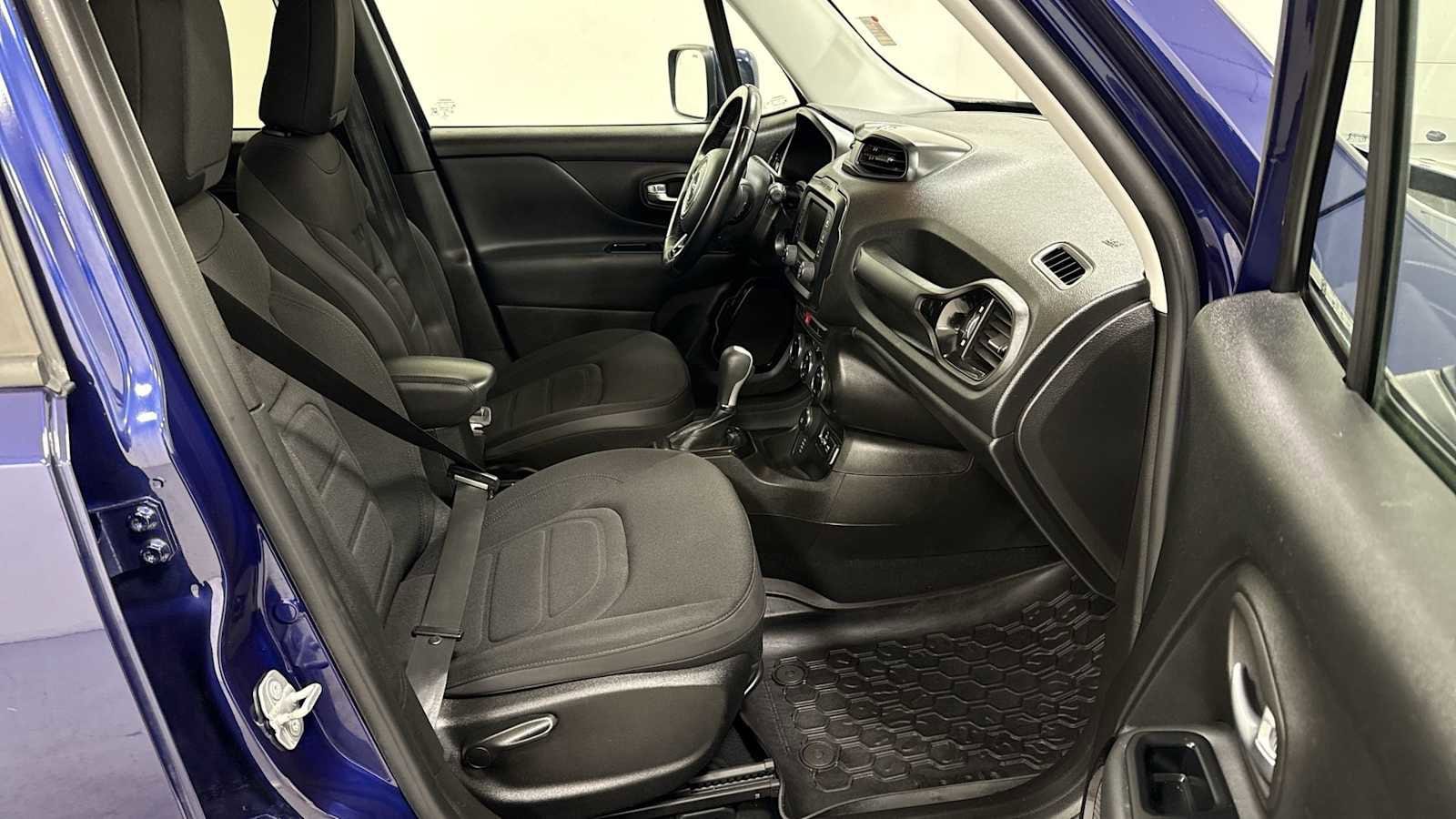 Thumbnail: 2017 Jeep Renegade - 29