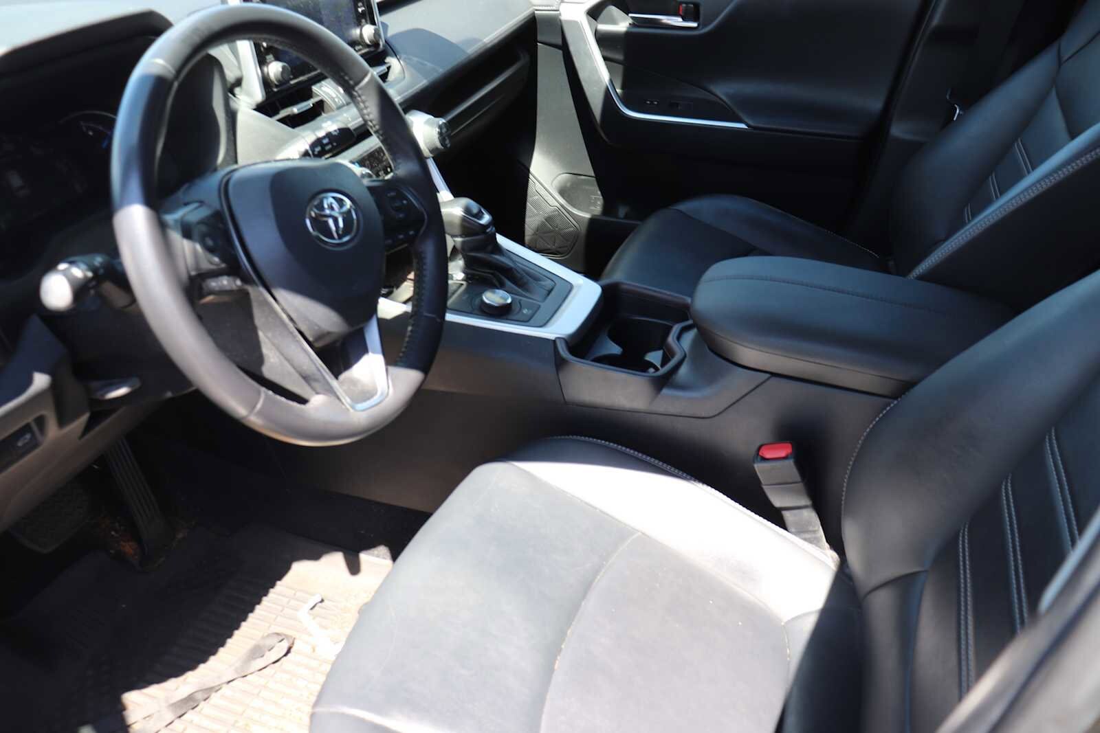 Thumbnail: 2021 Toyota RAV4 - 10