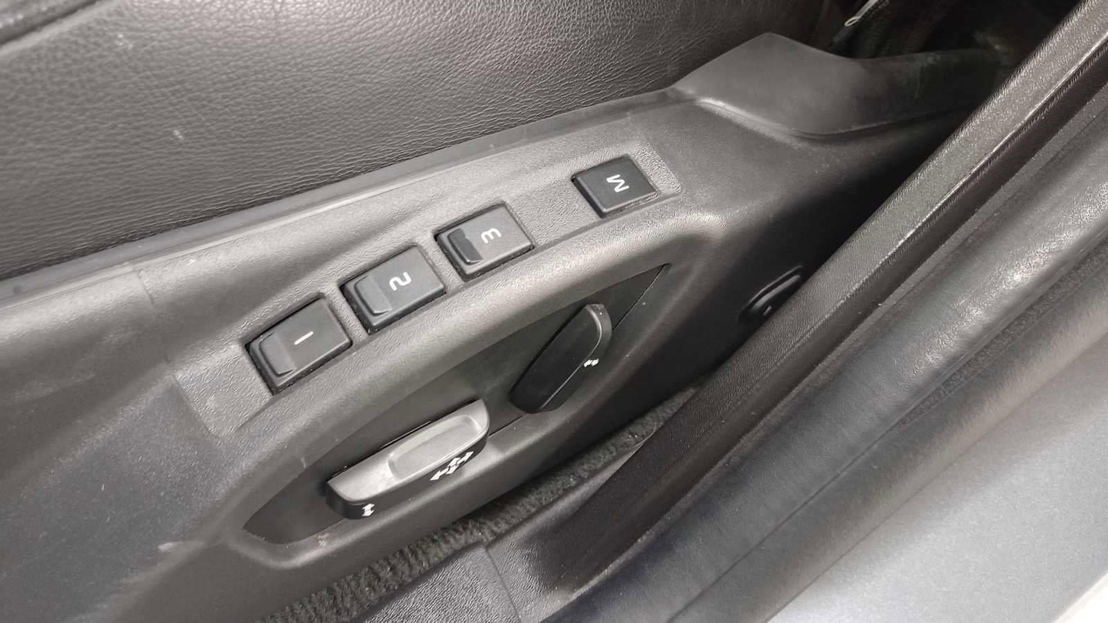 Thumbnail: 2016 Volvo S60 - 14
