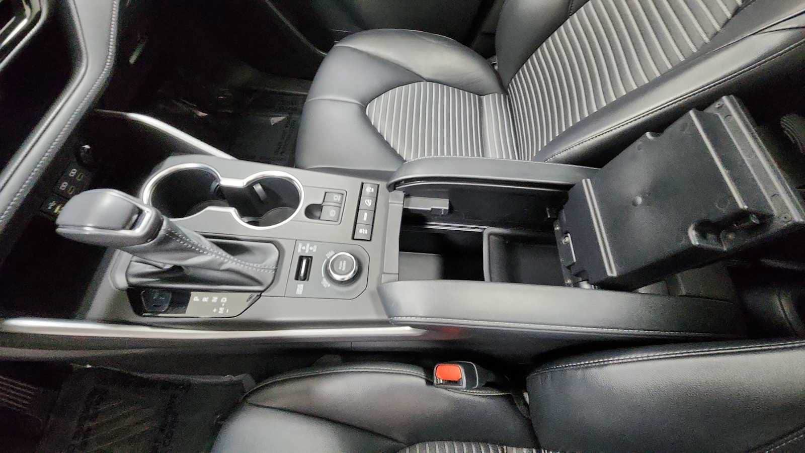 Thumbnail: 2022 Toyota Highlander - 23