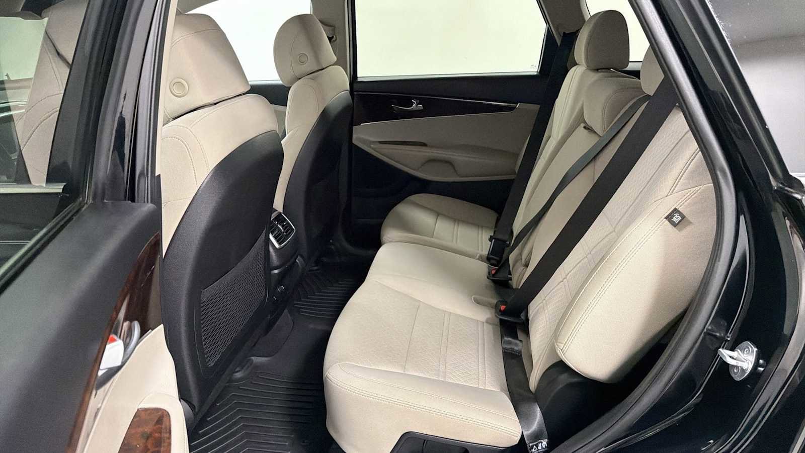 Thumbnail: 2017 Kia Sorento - 23