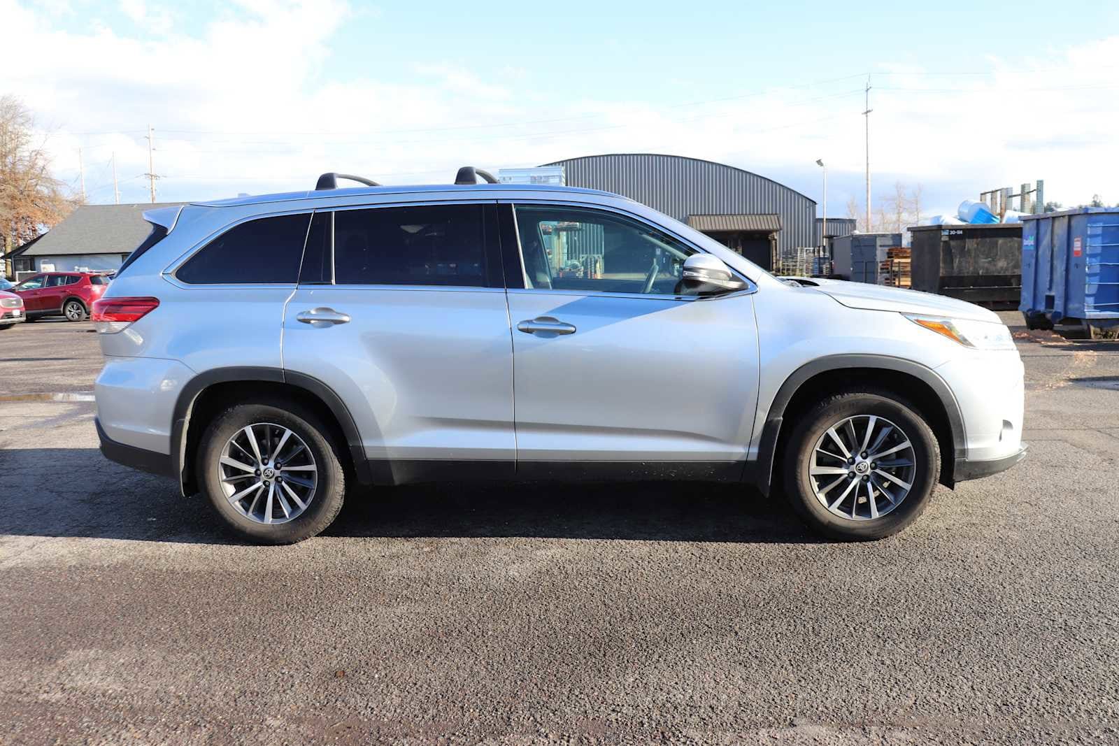 Thumbnail: 2019 Toyota Highlander - 4