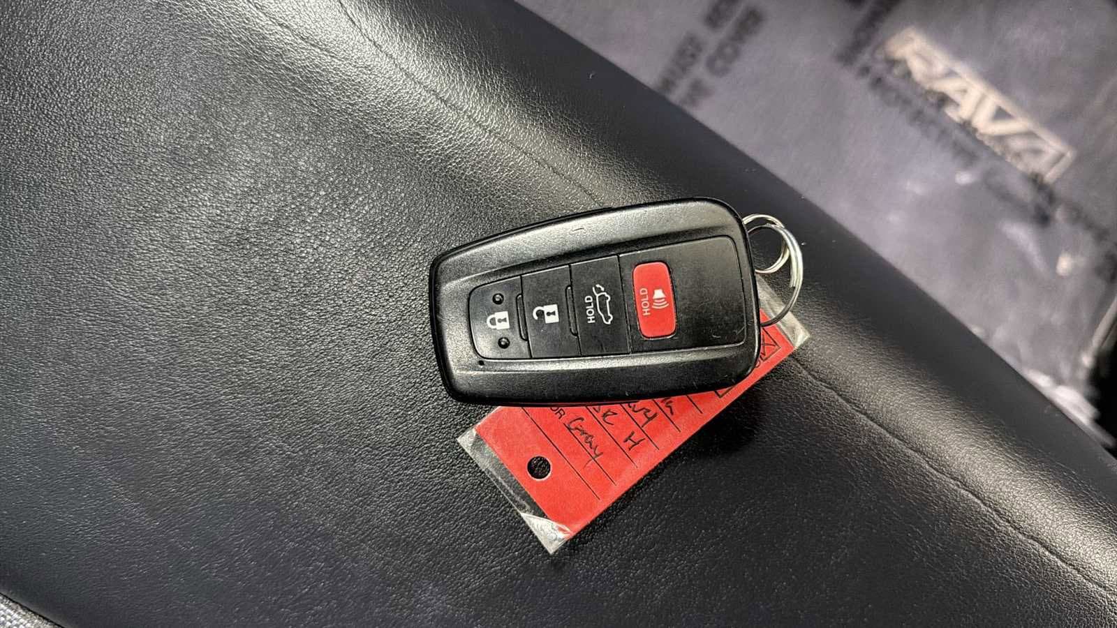 Thumbnail: 2019 Toyota RAV4 - 32