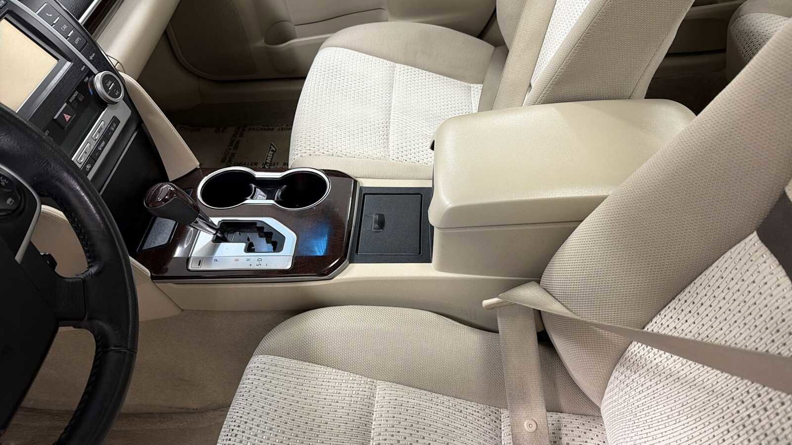 Thumbnail: 2013 Toyota Camry - 23