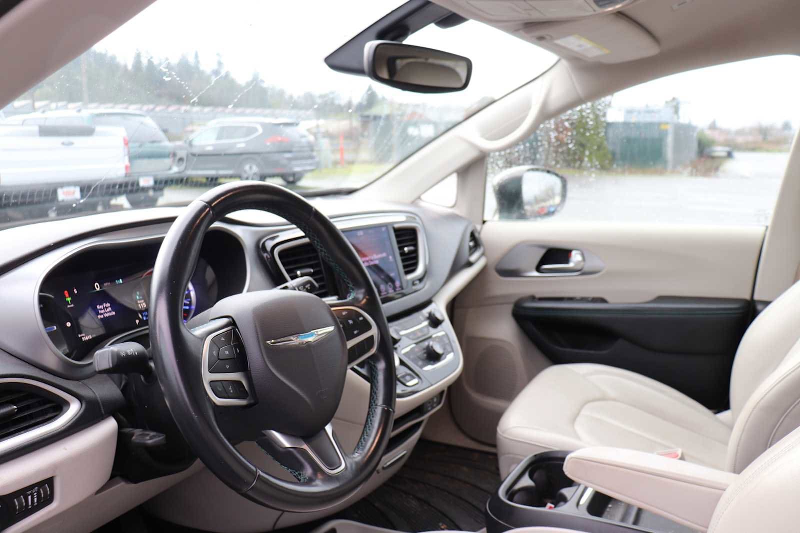 Thumbnail: 2018 Chrysler Pacifica - 10