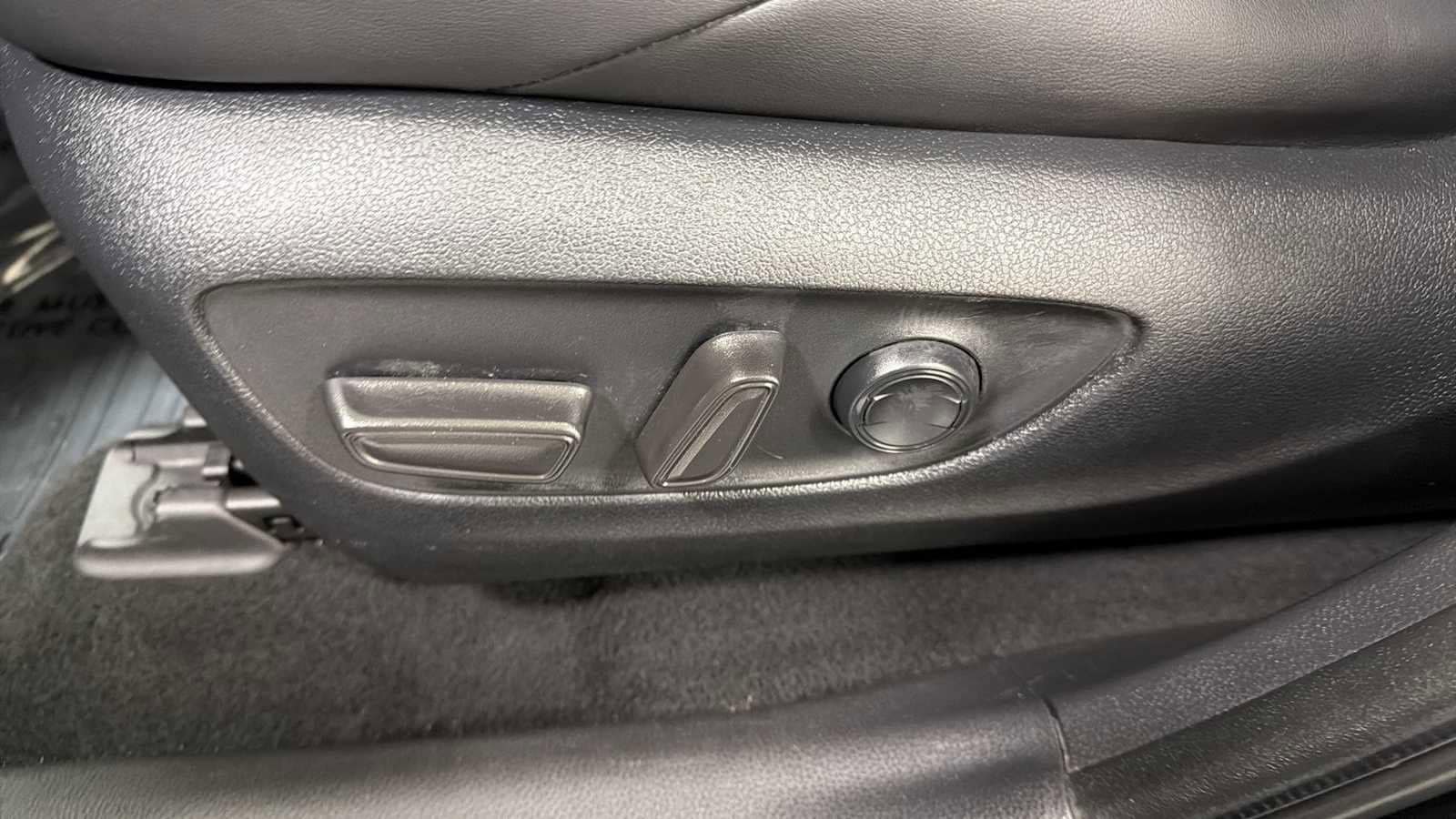 Thumbnail: 2022 Toyota RAV4 - 14