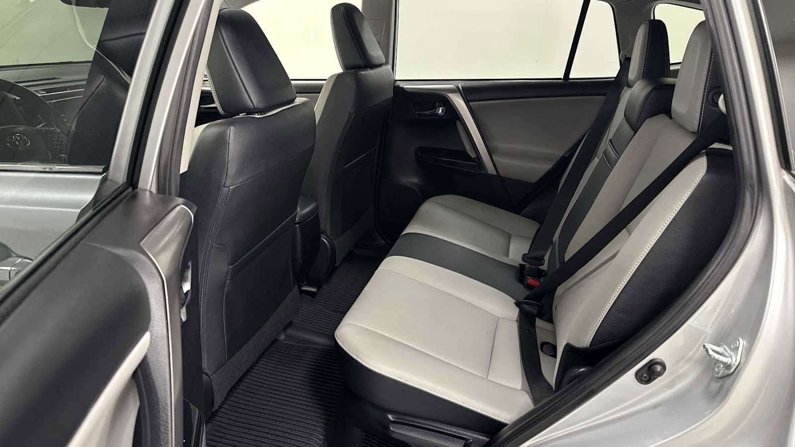 Thumbnail: 2016 Toyota RAV4 - 25