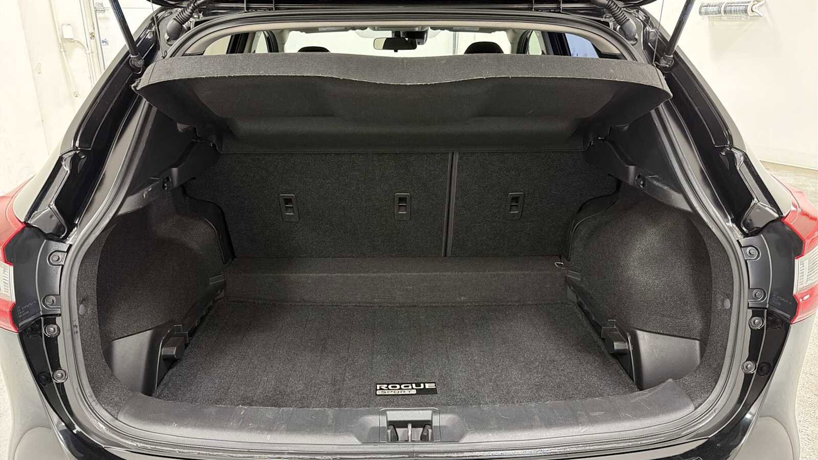 Thumbnail: 2022 Nissan Rogue Sport - 26