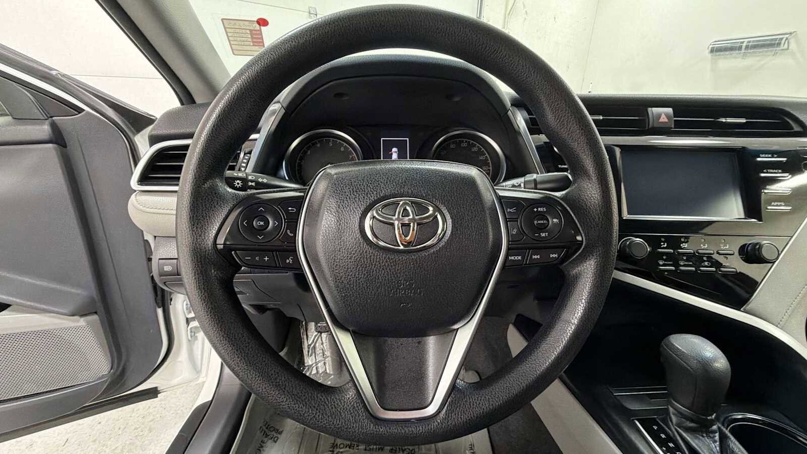 Thumbnail: 2018 Toyota Camry - 16