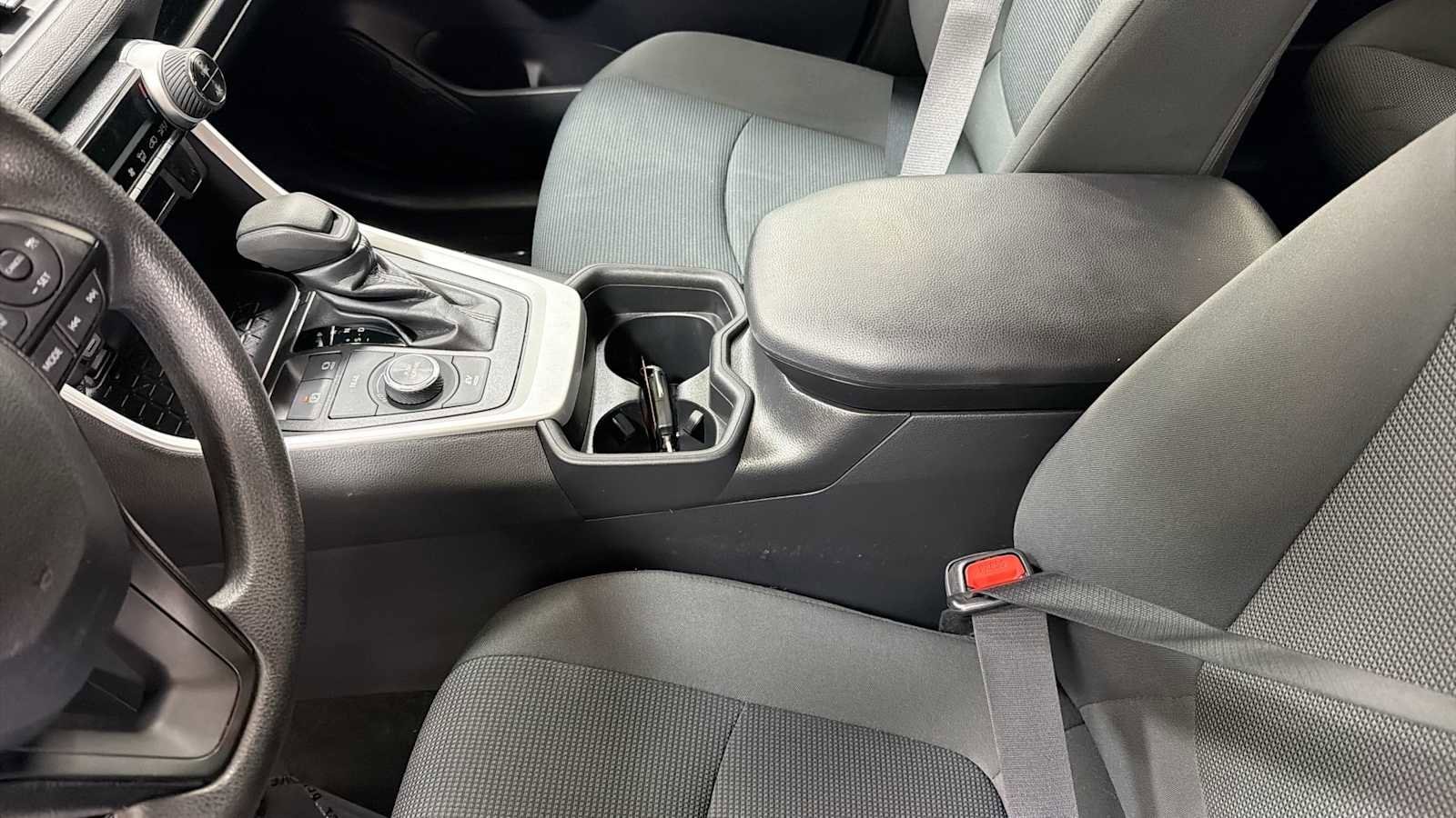 Thumbnail: 2021 Toyota RAV4 - 22