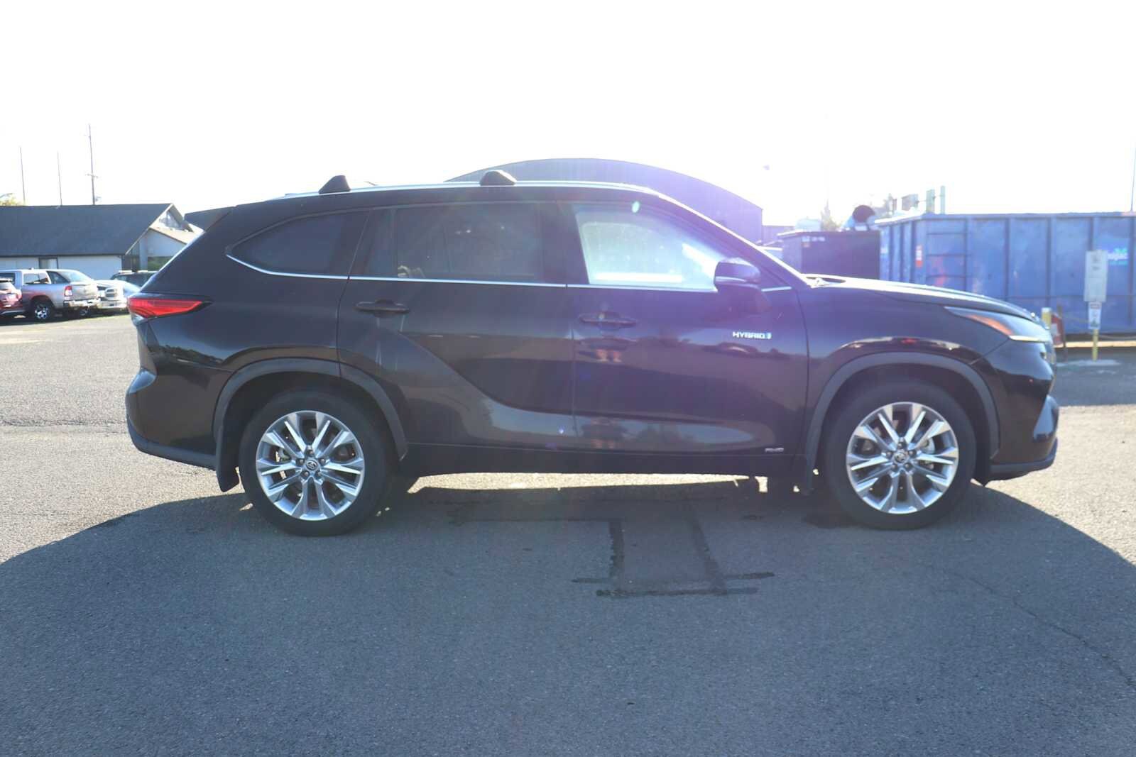 2021 Toyota Highlander Hybrid Limited photo 3