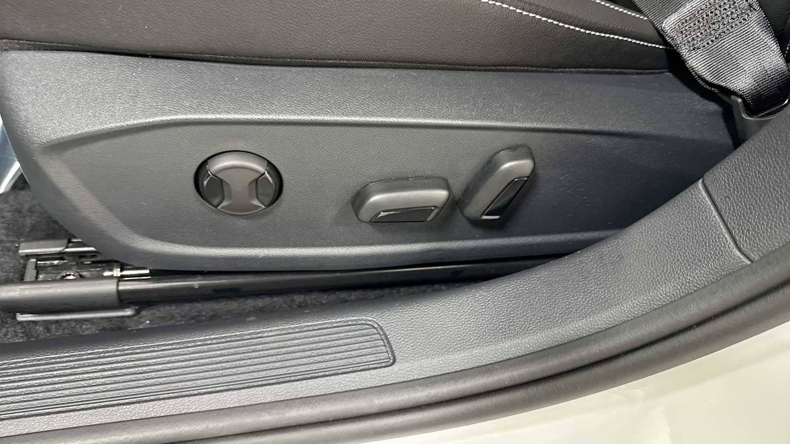 2024 Volkswagen Jetta SE 14