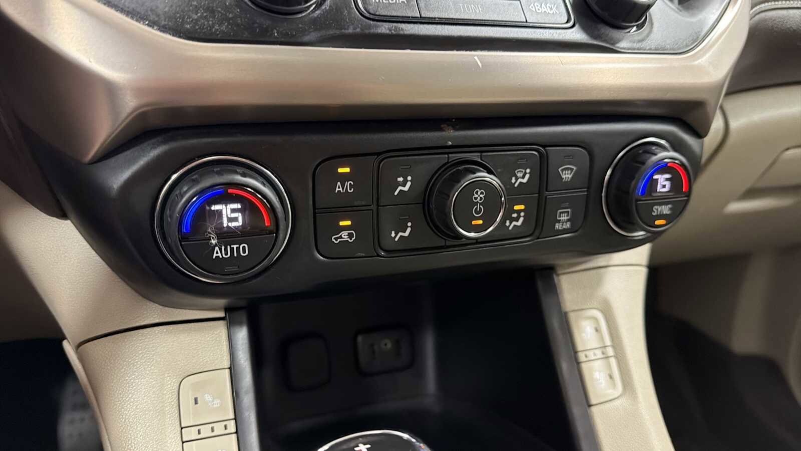 Thumbnail: 2017 GMC Acadia - 22