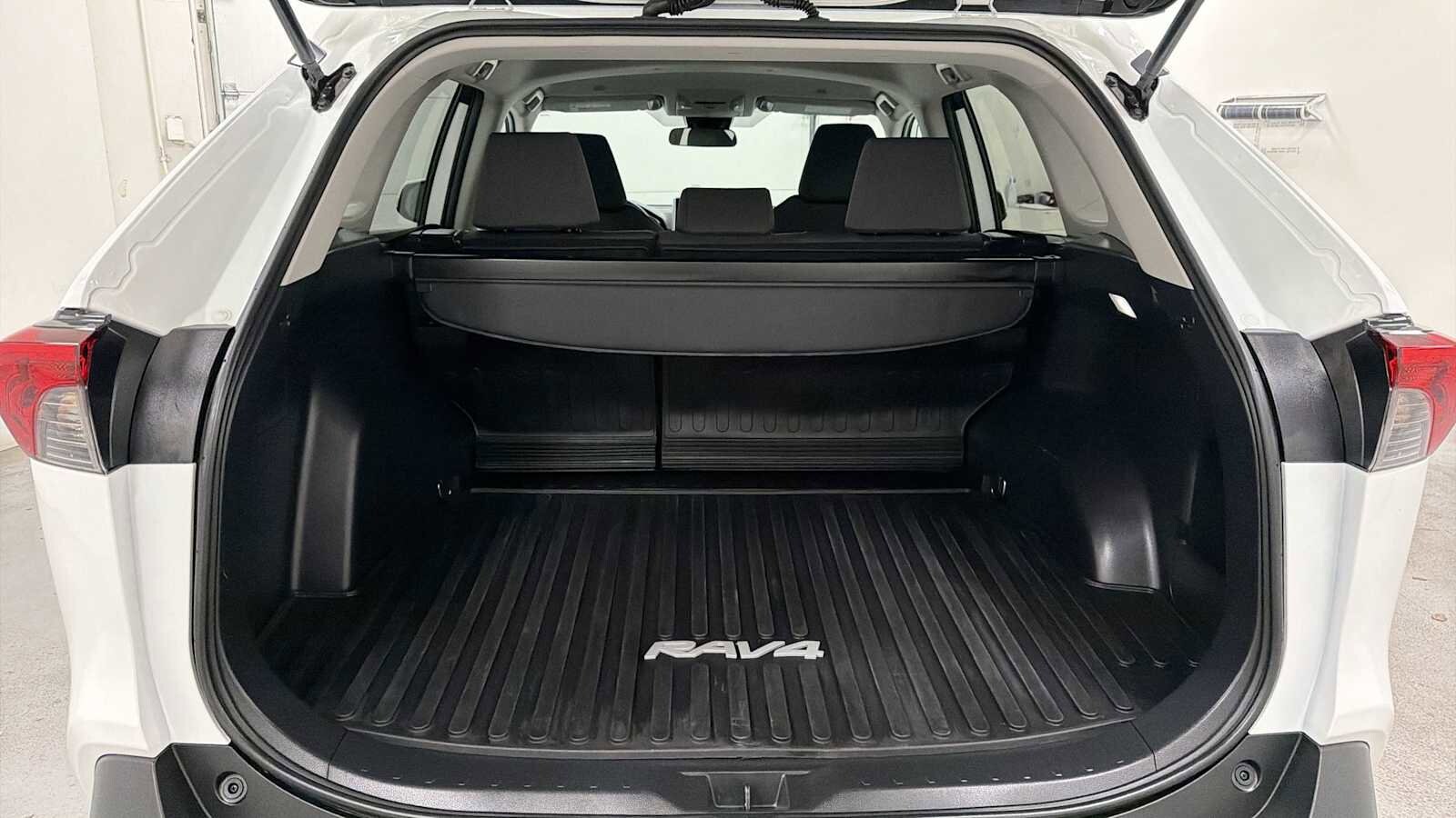 Thumbnail: 2025 Toyota RAV4 - 27