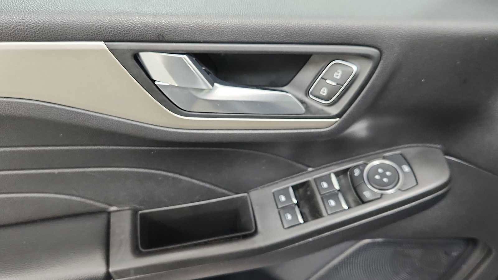 Thumbnail: 2021 Ford Escape - 15