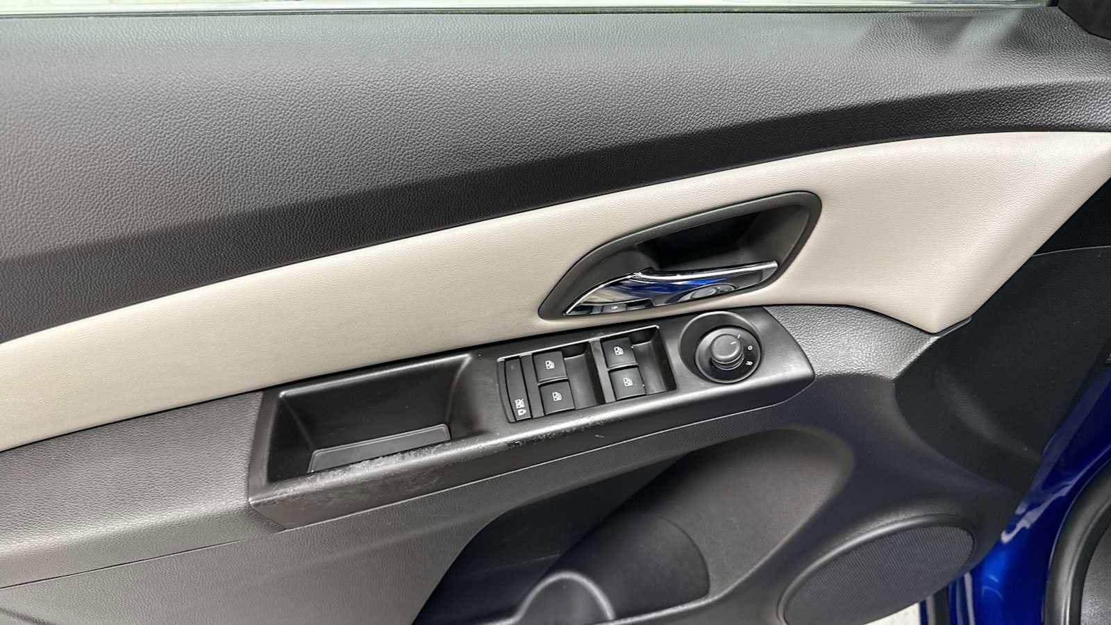 Thumbnail: 2012 Chevrolet Cruze - 15